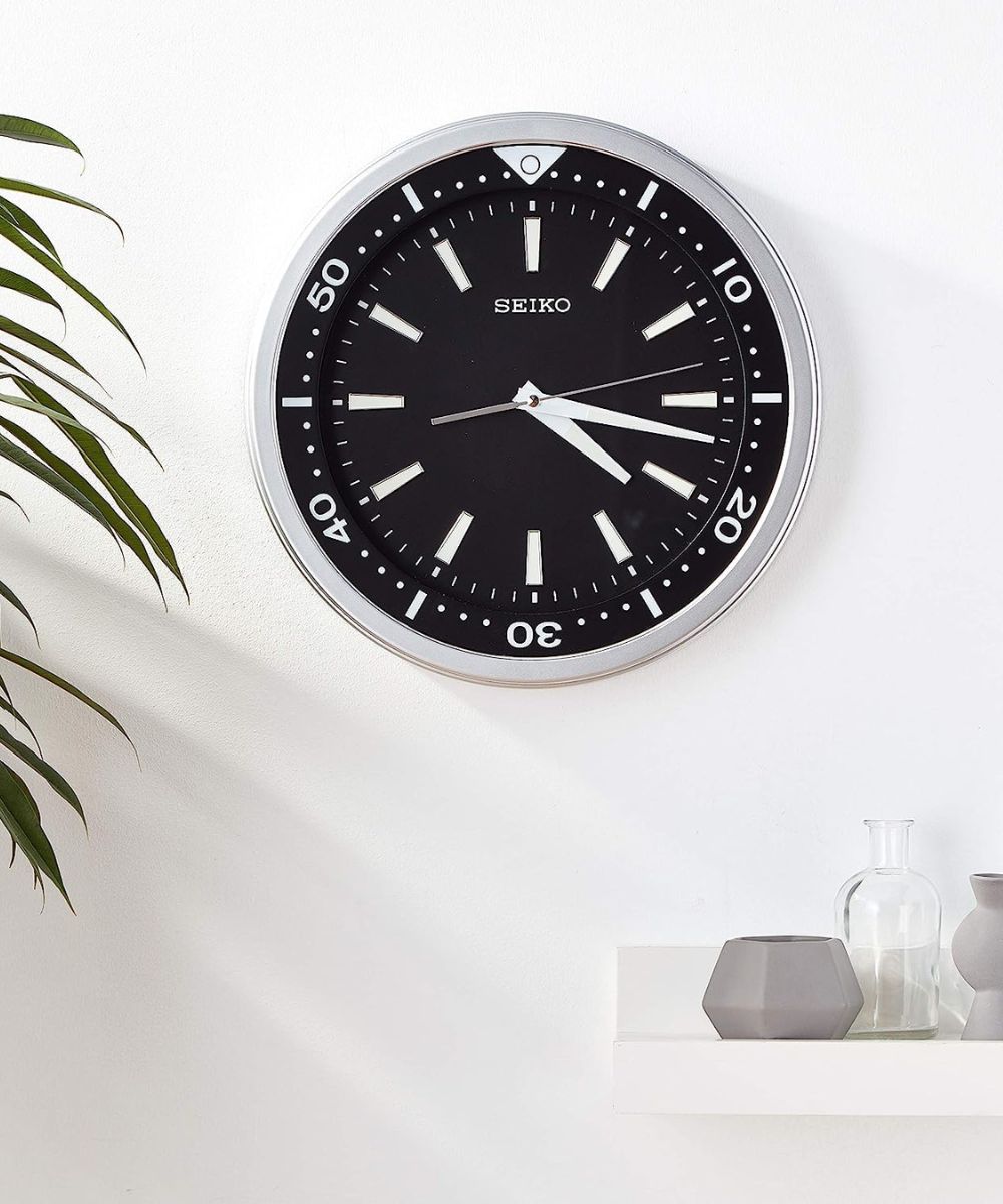 Wall Clock with Quiet Sweep