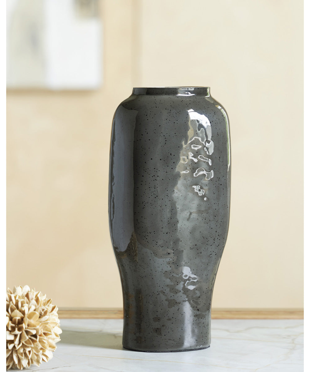 Kierlain Vase Gray/Black