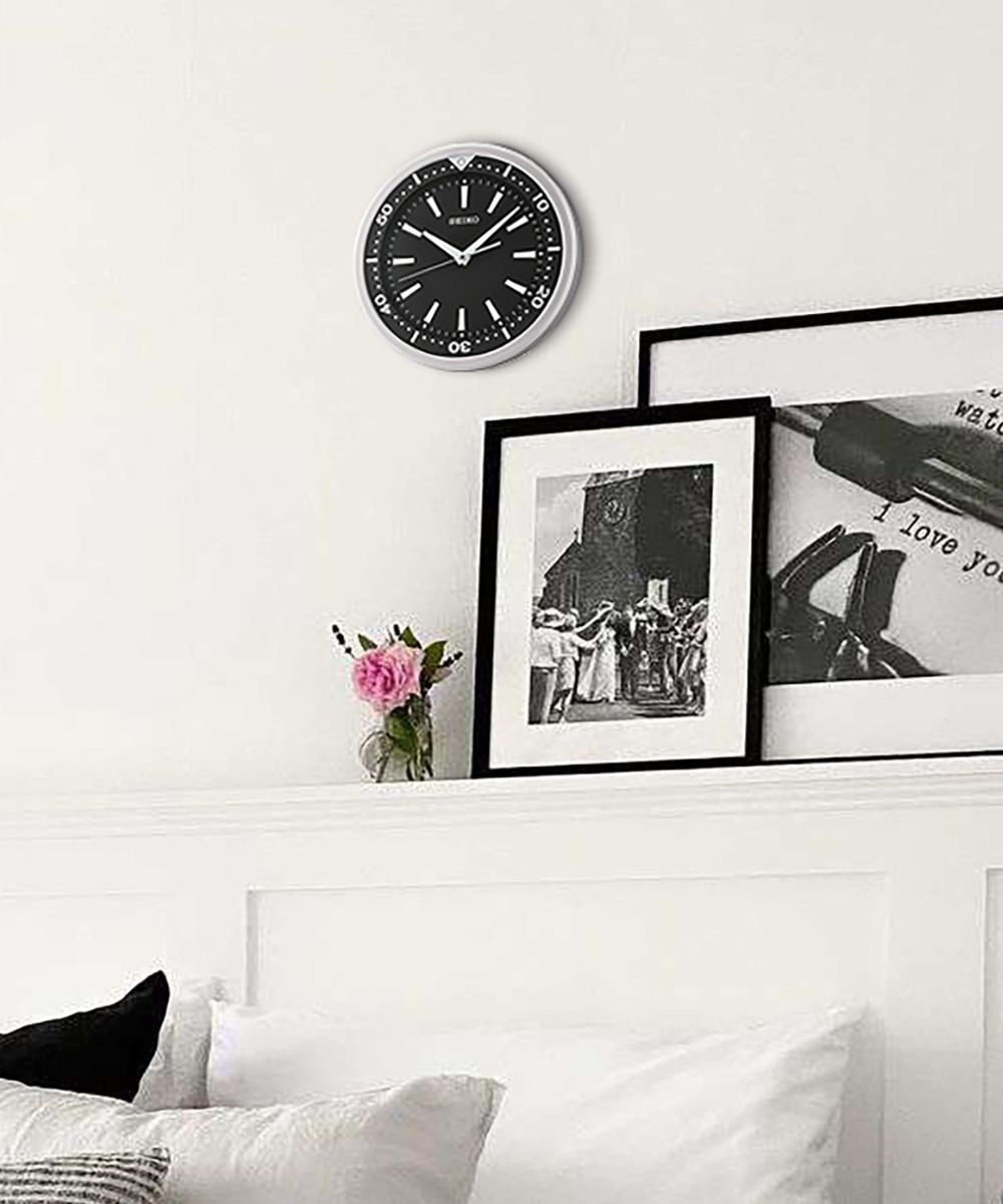 Wall Clock with Quiet Sweep