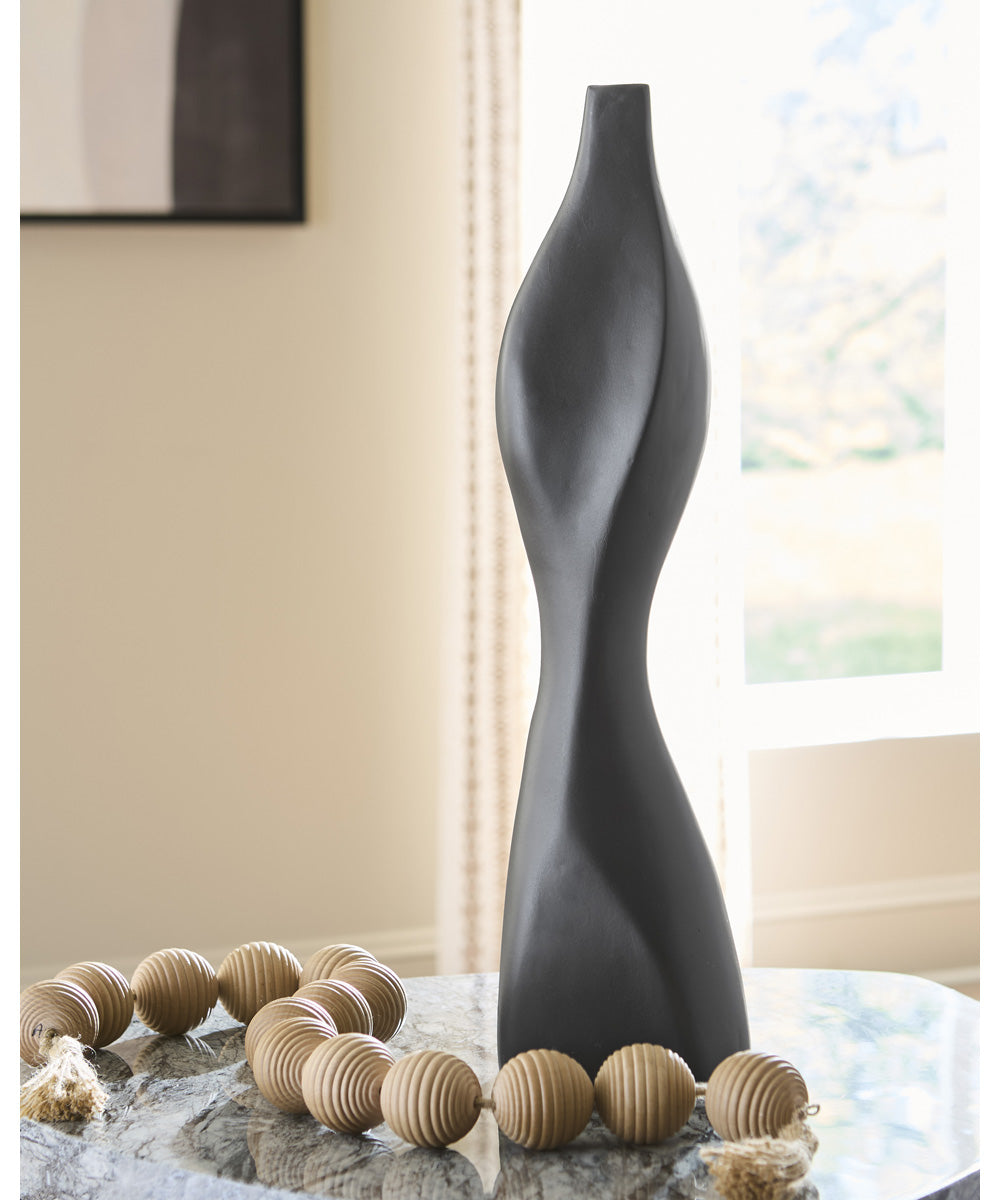 Judsen Vase Black