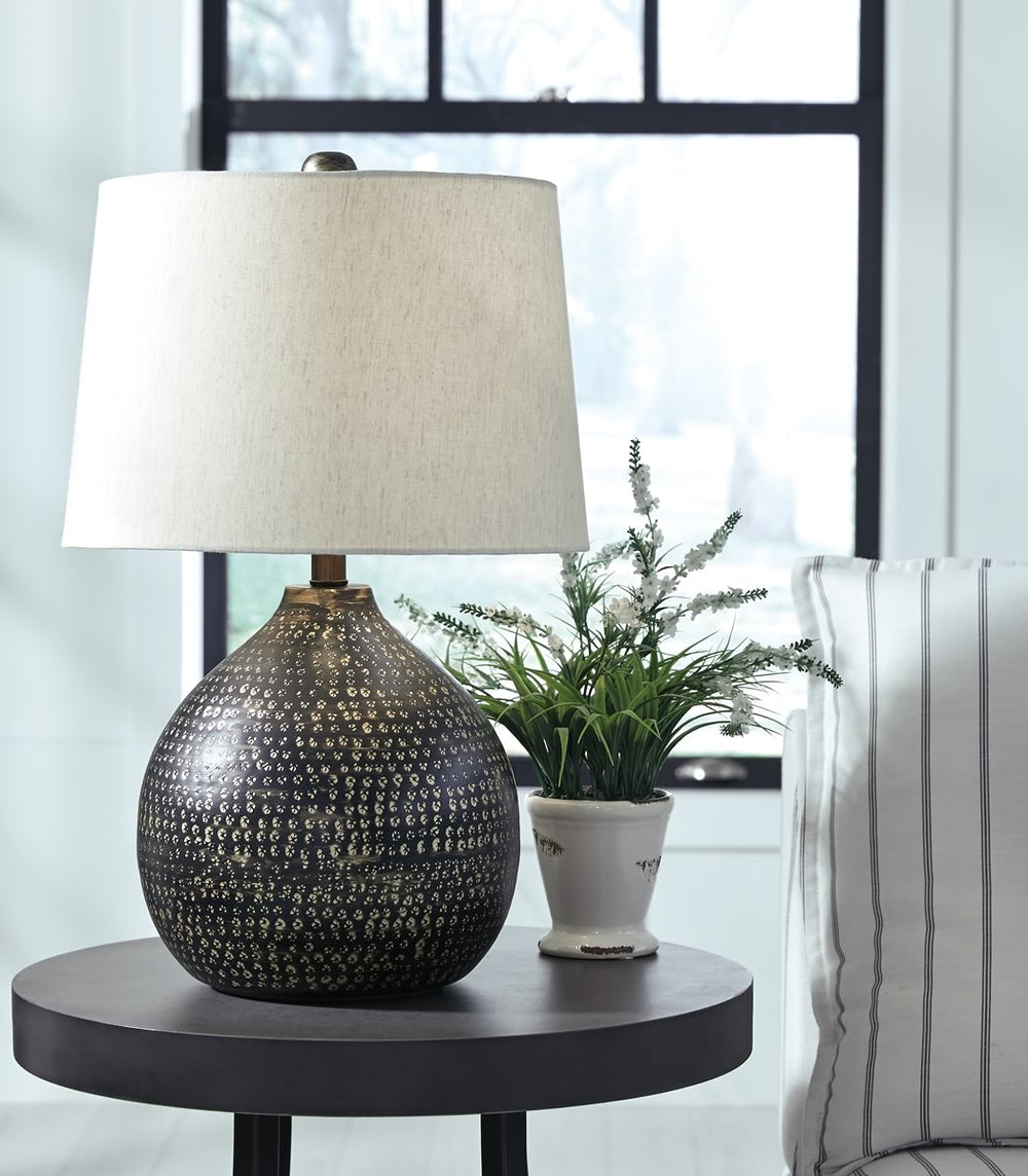 25"H Maire Metal Table Lamp (1/CN) Black/Gold