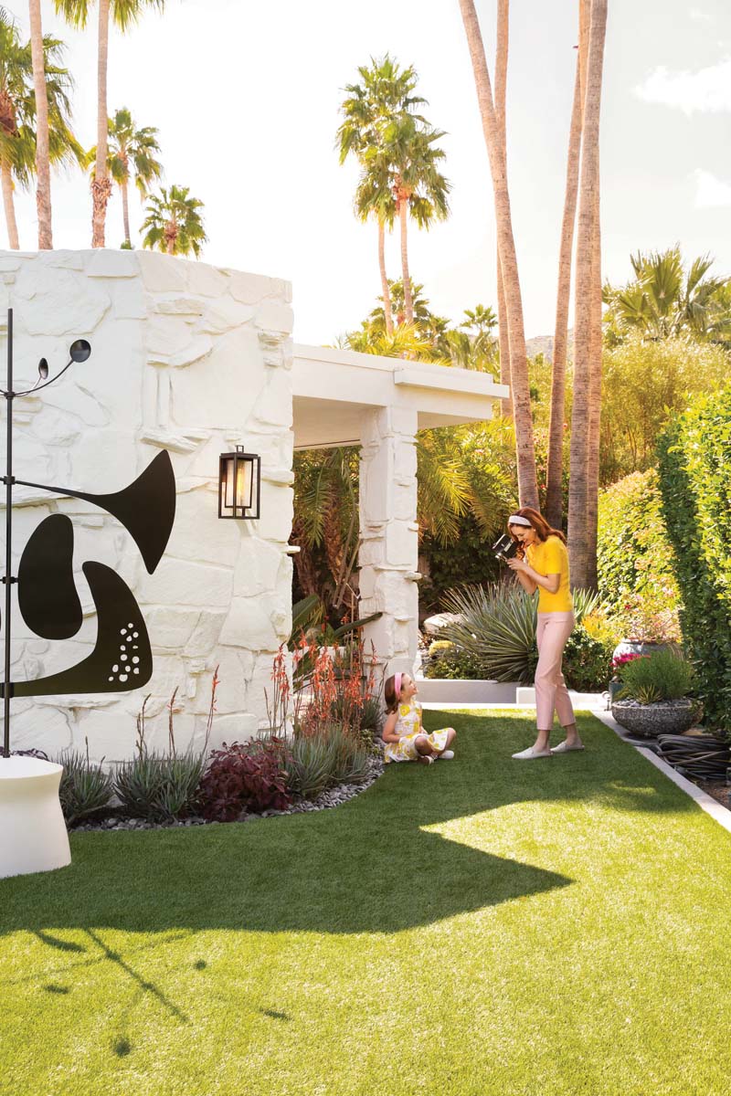 1-Light Medium Wall Mount Lantern in Oil Rubbed Bronze