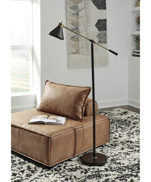 Garville Metal Floor Lamp (1/CN) Black/Gold